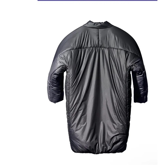 New Balenciaga × Gap × Yeez
Yeezy Gap Engineered by Balenciaga Long Round Jacket - Picture 3 of 3